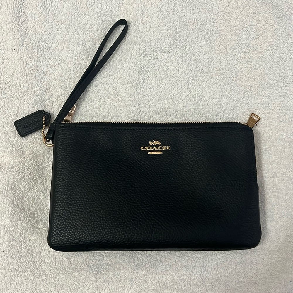 Coach leather Wristlet 8in X 5in